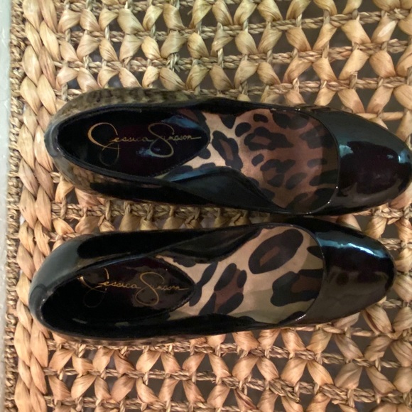 Jessica Simpson shiny black pumps - Picture 6 of 11